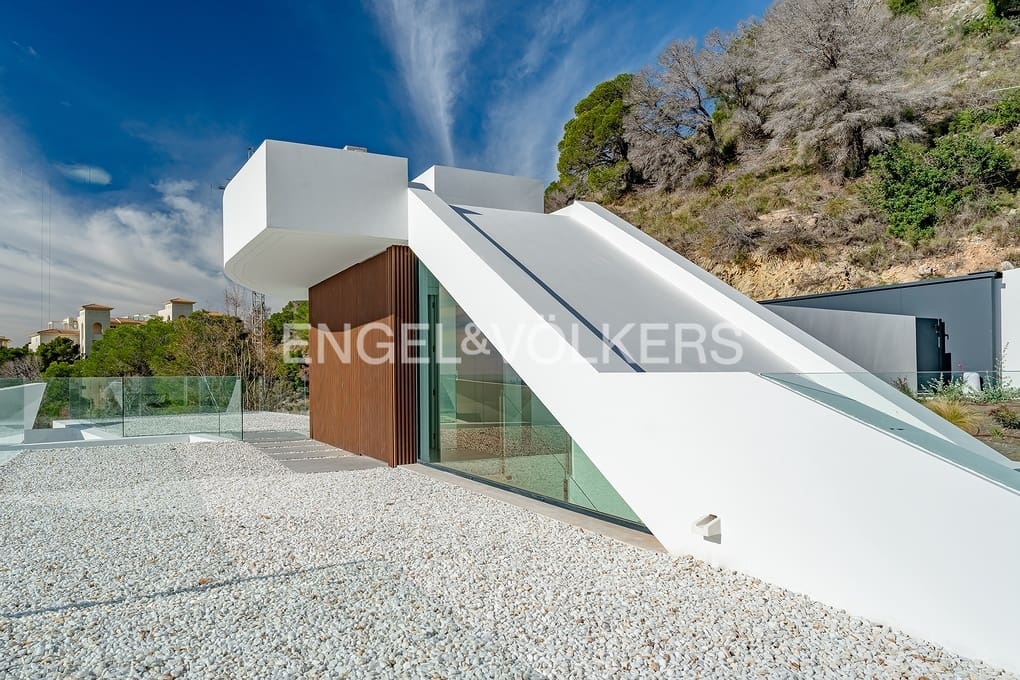4 bedroom Villa for sale in Altea with pool garage - € 2,290,000 (Ref: 9293814)