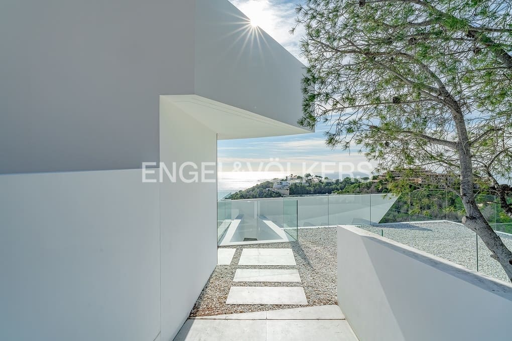 4 bedroom Villa for sale in Altea with pool garage - € 2,290,000 (Ref: 9293814)