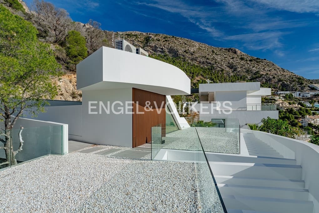 4 bedroom Villa for sale in Altea with pool garage - € 2,290,000 (Ref: 9293814)