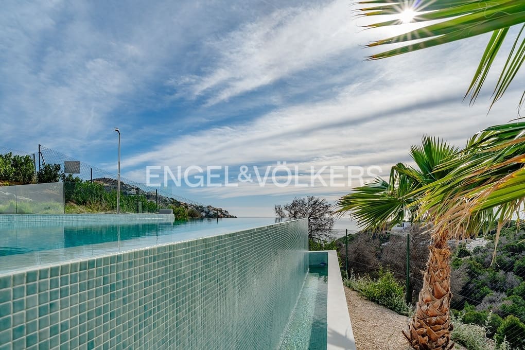 4 bedroom Villa for sale in Altea with pool garage - € 2,290,000 (Ref: 9293814)