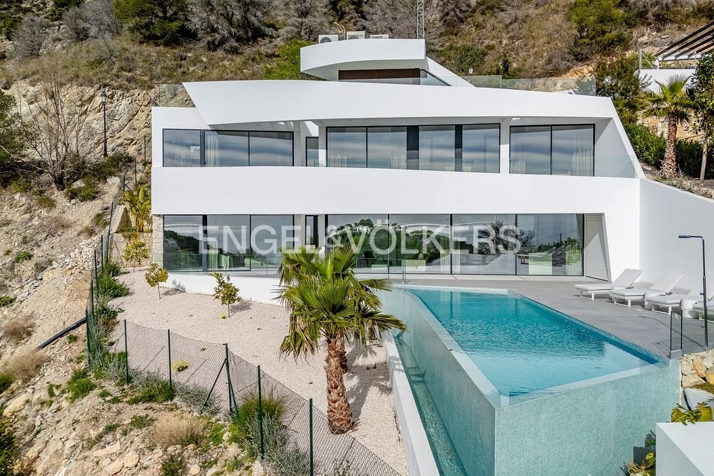 4 bedroom Villa for sale in Altea with pool garage - € 2,290,000 (Ref: 9293814)