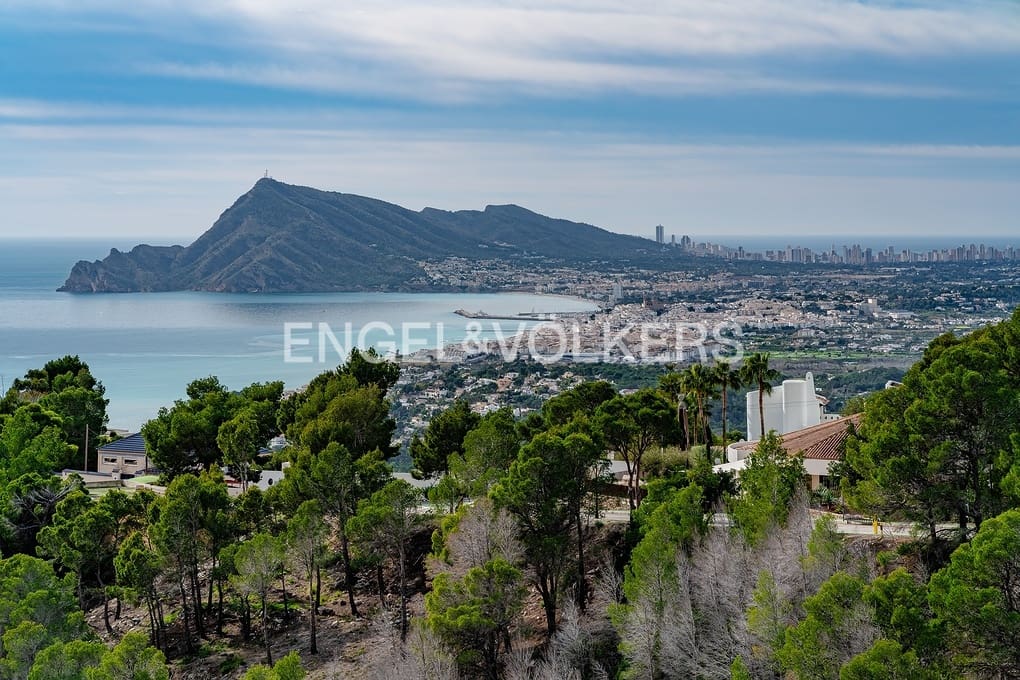 4 bedroom Villa for sale in Altea with pool garage - € 2,290,000 (Ref: 9293814)
