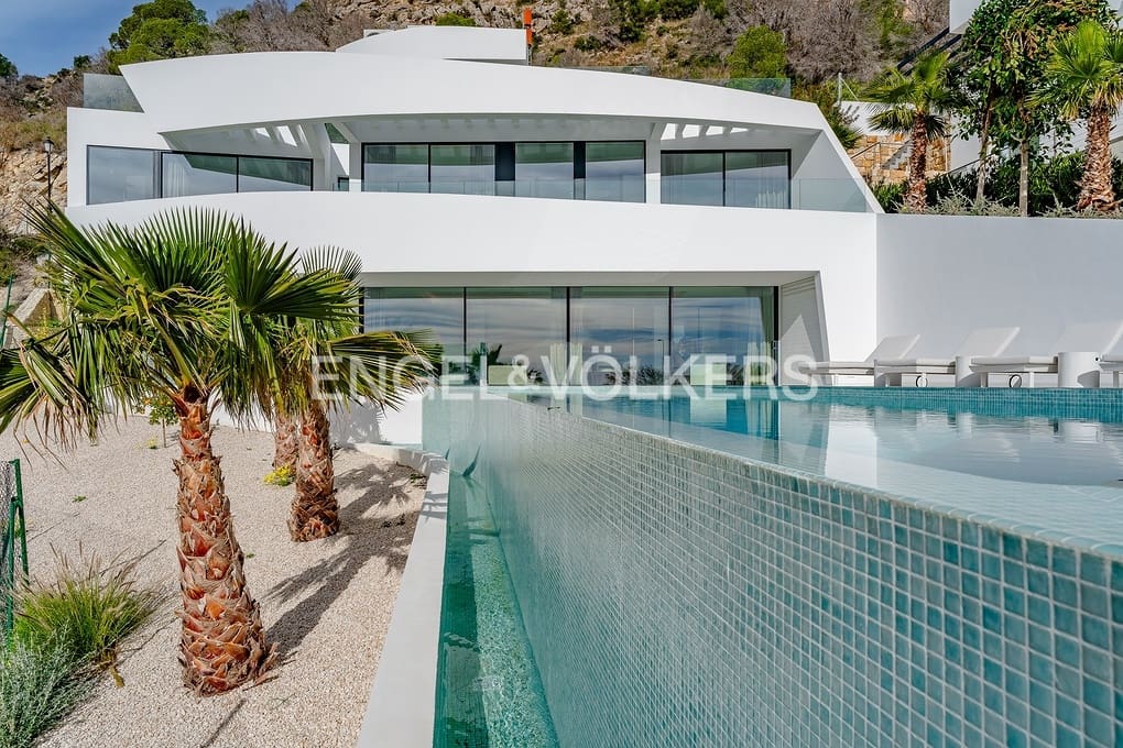 4 bedroom Villa for sale in Altea with pool garage - € 2,290,000 (Ref: 9293814)