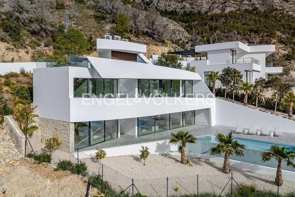 4 bedroom Villa for sale in Altea with pool garage - € 2,290,000 (Ref: 9293814)