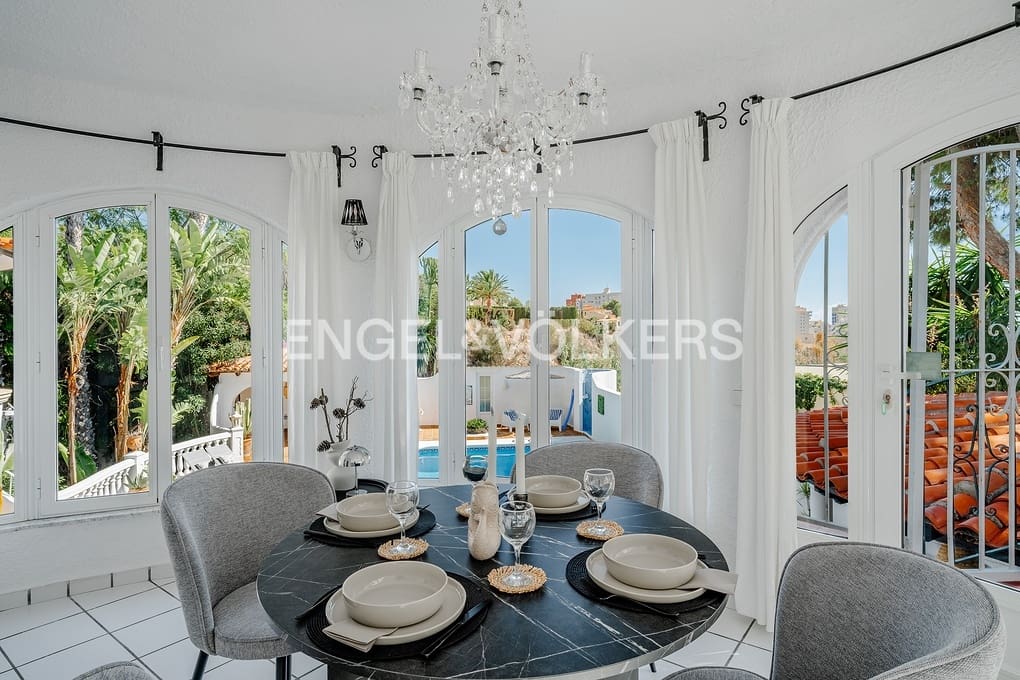 3 Zimmer Villa zu verkaufen in Calpe / Calp mit Pool Garage - 615.000 € (Ref: 9302784)
