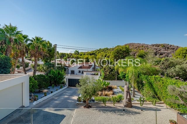 4 soverom Villa til salgs i Moraira, Teulada-Moraira med svømmebasseng garasje - € 795 000 (Ref: 9309320)