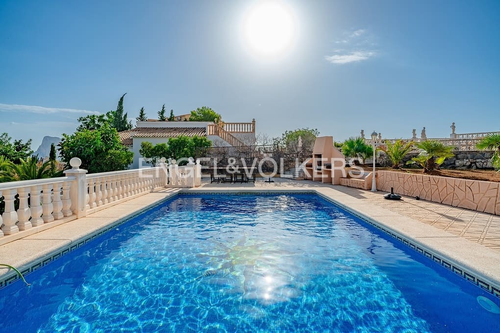 Chalet de 4 habitaciones en Calpe / Calp en venta con piscina garaje - 840.000 € (Ref: 9312091)