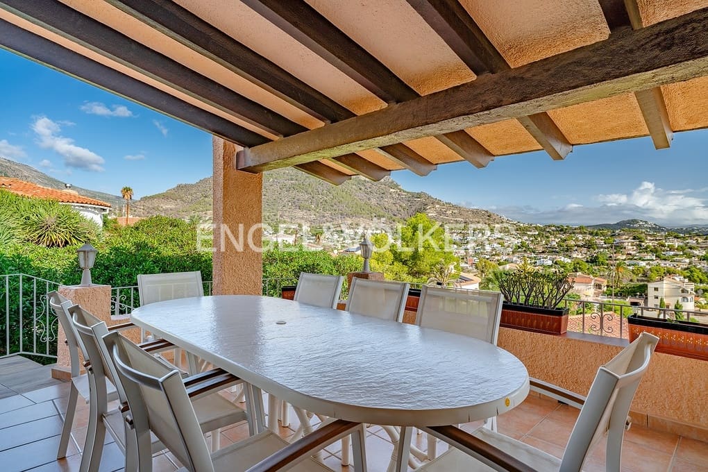 Chalet de 4 habitaciones en Calpe / Calp en venta con piscina garaje - 840.000 € (Ref: 9312091)