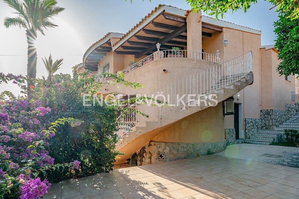 4 sypialnia Willa na sprzedaż w Calpe / Calp z basenem garażem - 790 000 € (Ref: 9312091)