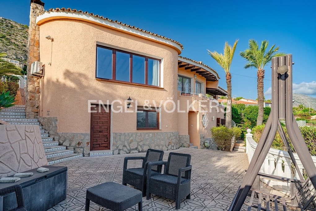 4 sypialnia Willa na sprzedaż w Calpe / Calp z basenem garażem - 790 000 € (Ref: 9312091)