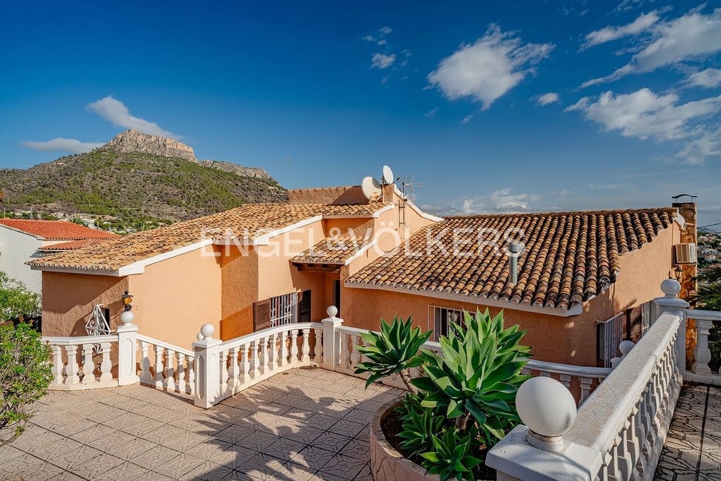 4 sypialnia Willa na sprzedaż w Calpe / Calp z basenem garażem - 790 000 € (Ref: 9312091)