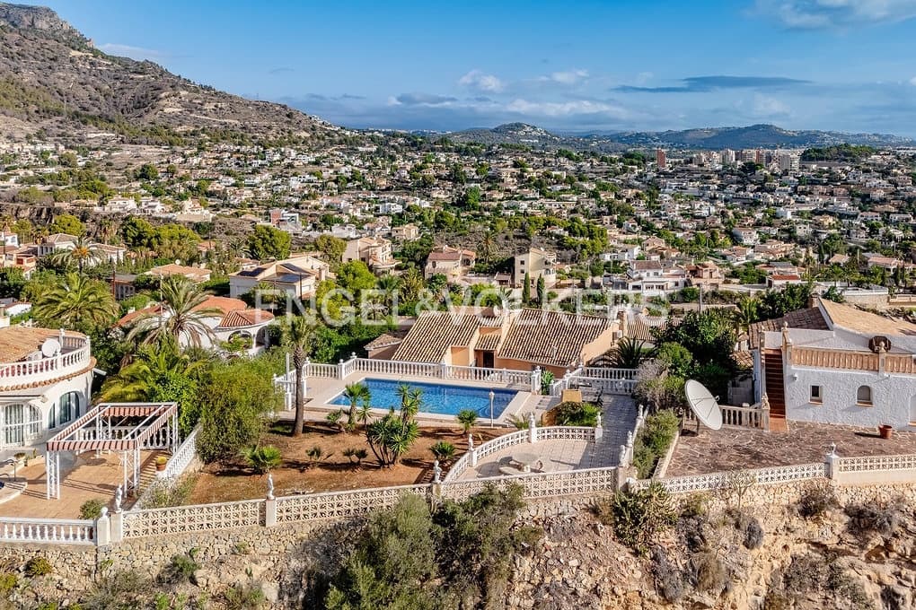 4 sypialnia Willa na sprzedaż w Calpe / Calp z basenem garażem - 790 000 € (Ref: 9312091)