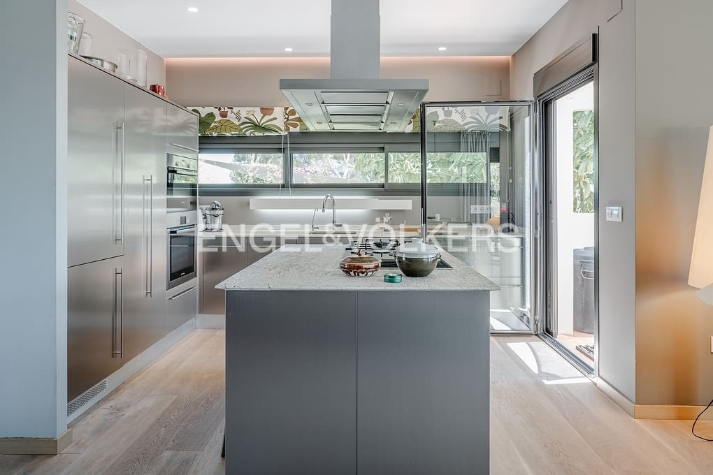 4 makuuhuone Huvila myytävänä paikassa Benissa mukana uima-altaan 
autotalli - 1 950 000 € (Ref: 9316009)