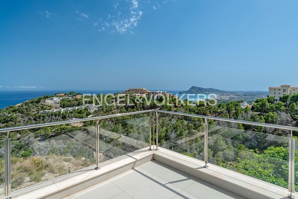 3 bedroom Villa for sale in Altea with pool garage - € 1,980,000 (Ref: 9325393)