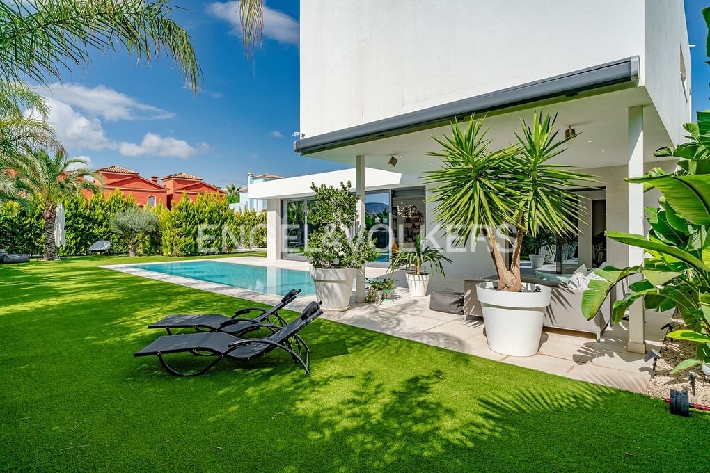 2 soveværelse Villa til salg i Calpe / Calp med swimmingpool garage - € 1.140.000 (Ref: 9327003)