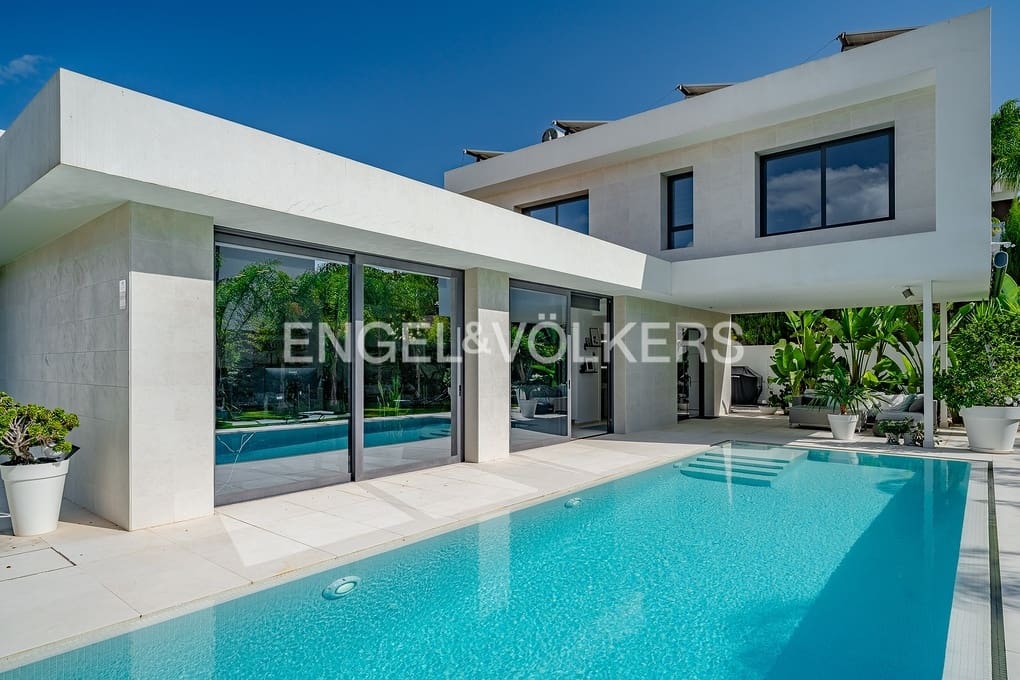 2 soveværelse Villa til salg i Calpe / Calp med swimmingpool garage - € 1.140.000 (Ref: 9327003)