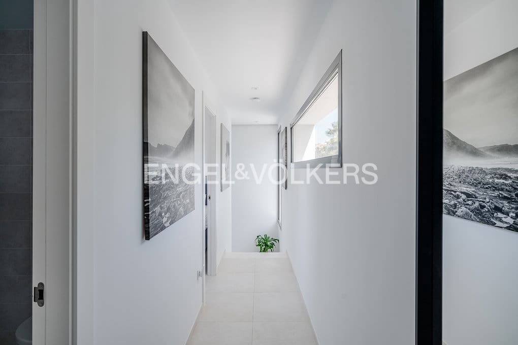 2 bedroom Villa for sale in Calpe / Calp with pool garage - € 990,000 (Ref: 9327003)