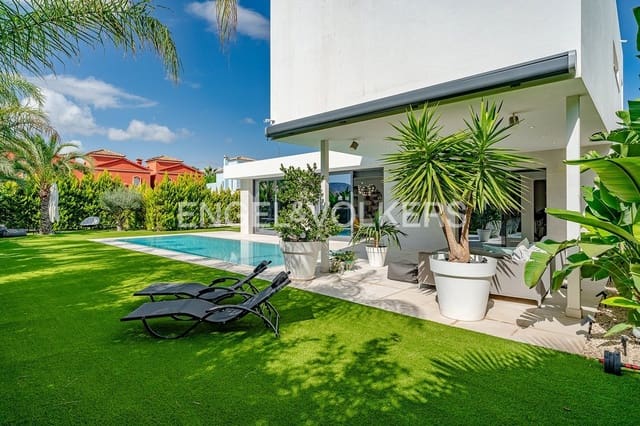 2 sovrum Villa till salu i Pueblo, Calpe / Calp med pool garage - 990 000 € (Ref: 9327003)