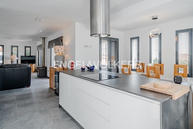 2 soveværelse Villa til salg i Calpe / Calp med swimmingpool garage - € 650.000 (Ref: 9329900)