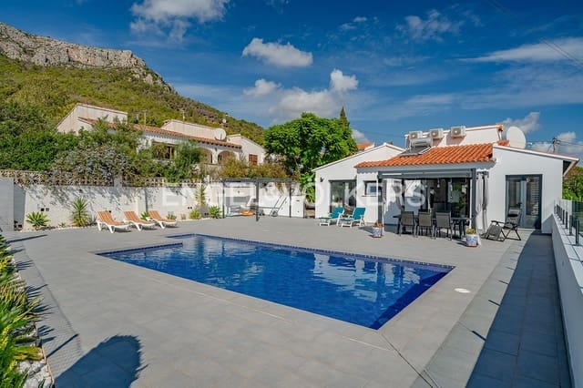 2 soveværelse Villa til salg i Calpe / Calp med swimmingpool garage - € 650.000 (Ref: 9329900)