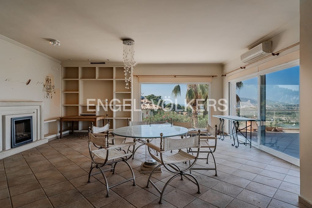 3 bedroom Villa for sale in Altea with pool garage - € 999,000 (Ref: 9340371)