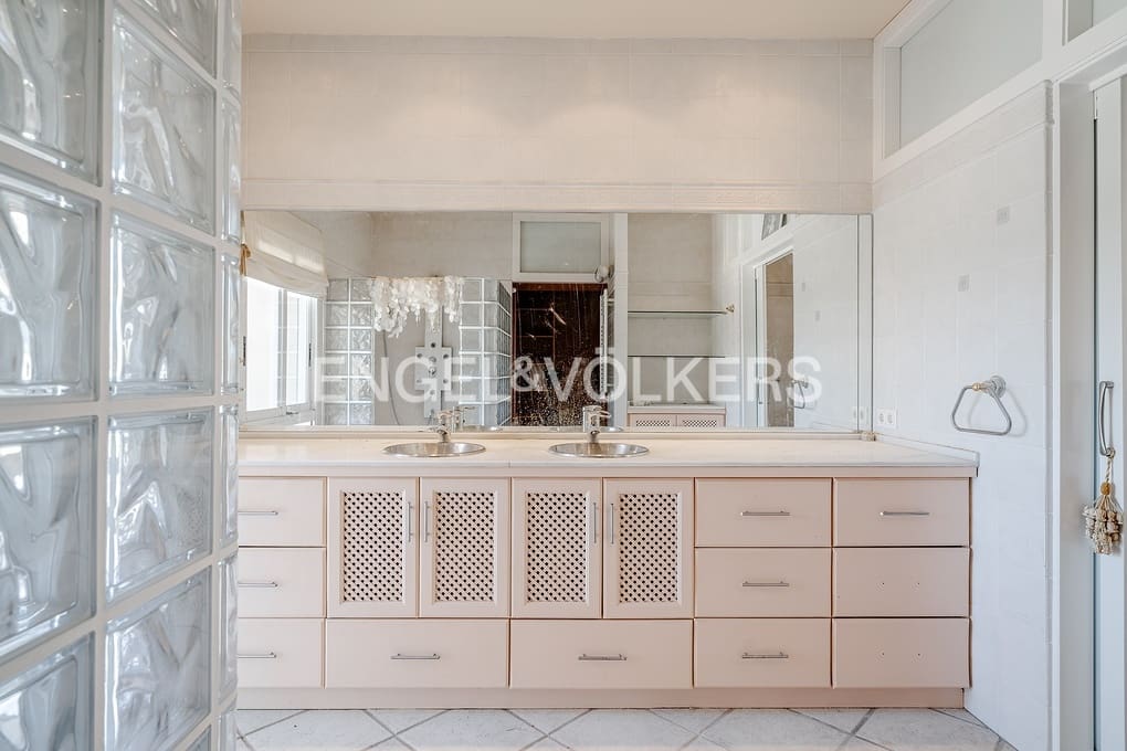 3 bedroom Villa for sale in Altea with pool garage - € 999,000 (Ref: 9340371)