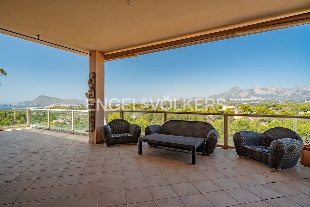 3 bedroom Villa for sale in Altea with pool garage - € 999,000 (Ref: 9340371)