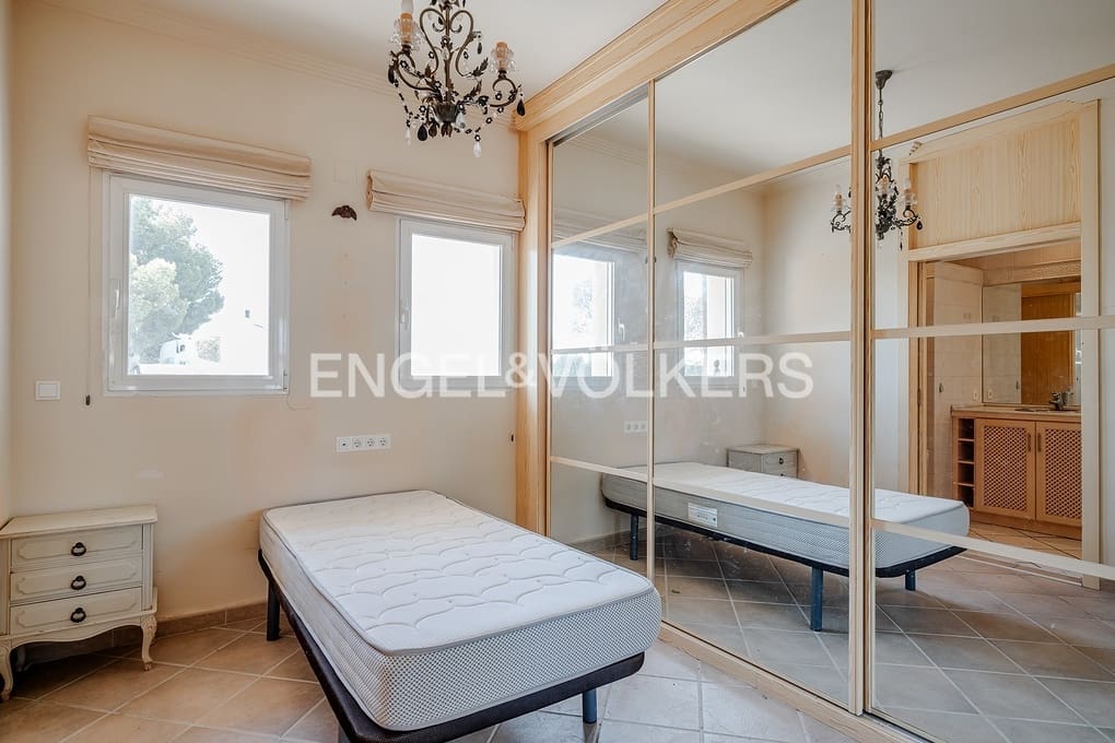 3 bedroom Villa for sale in Altea with pool garage - € 999,000 (Ref: 9340371)