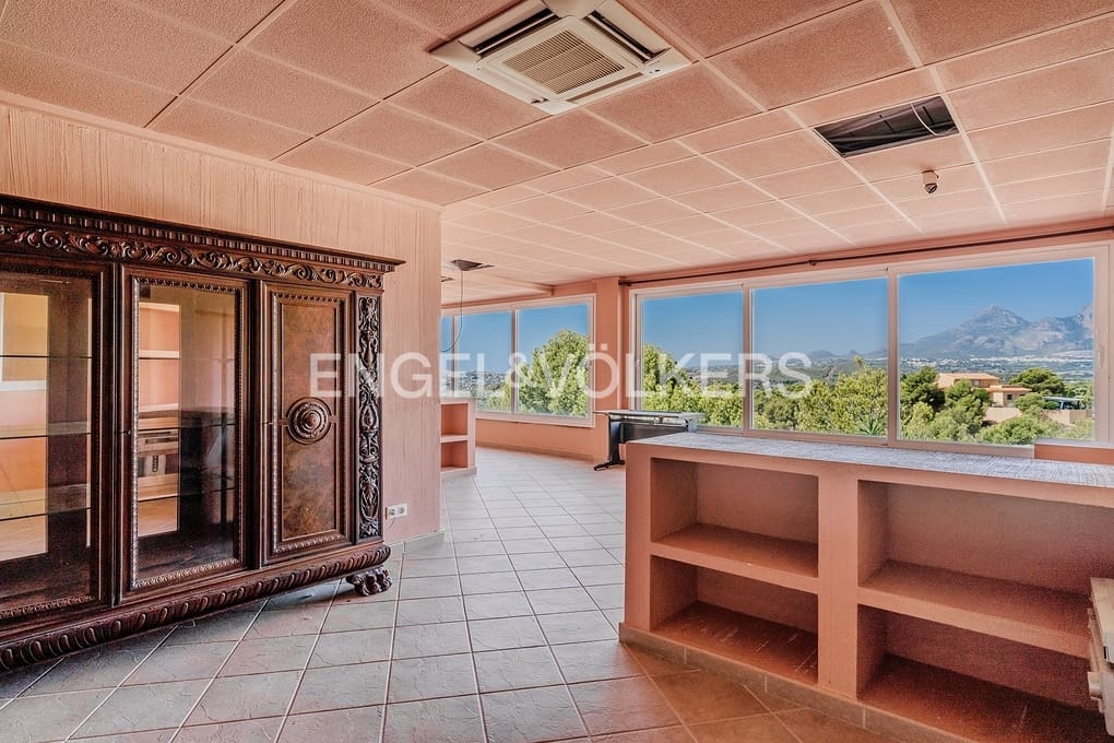 3 bedroom Villa for sale in Altea with pool garage - € 999,000 (Ref: 9340371)