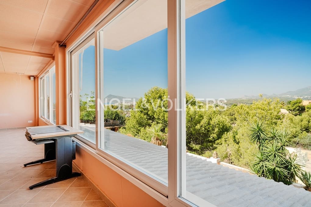 3 bedroom Villa for sale in Altea with pool garage - € 999,000 (Ref: 9340371)