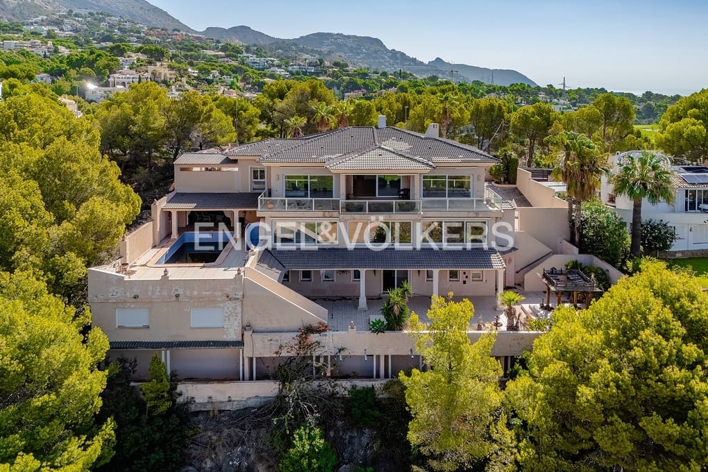 3 bedroom Villa for sale in Altea with pool garage - € 999,000 (Ref: 9340371)