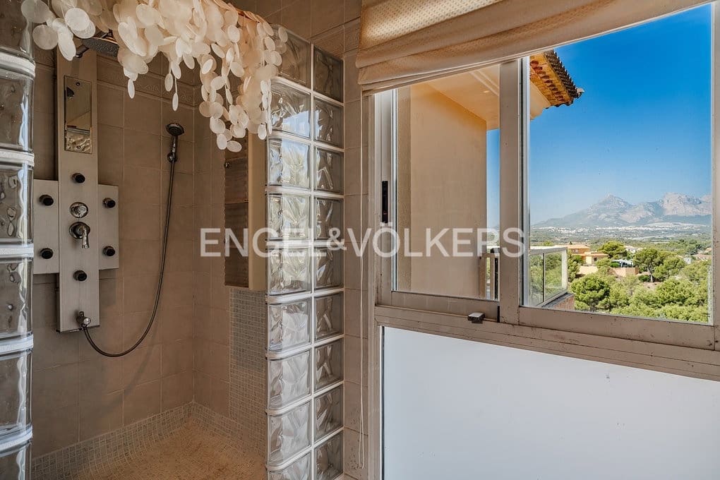 Chalet de 3 habitaciones en Altea en venta con piscina garaje - 790.000 € (Ref: 9340371)