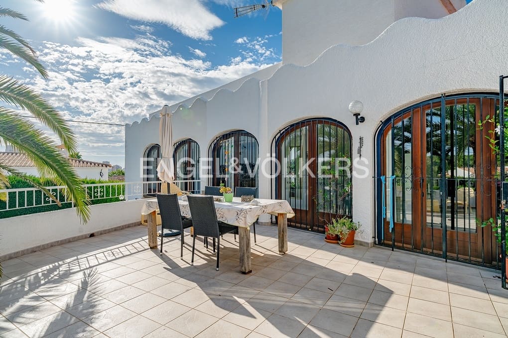 4 sovrum Villa till salu i Calpe / Calp med pool garage - 690 000 € (Ref: 9344031)