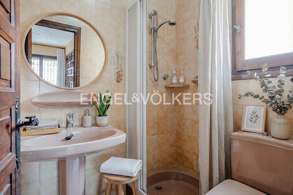 4 bedroom Villa for sale in Calpe / Calp with pool garage - € 690,000 (Ref: 9344031)