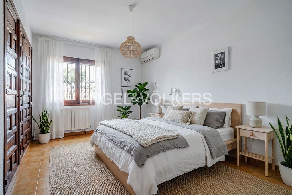 4 bedroom Villa for sale in Calpe / Calp with pool garage - € 690,000 (Ref: 9344031)