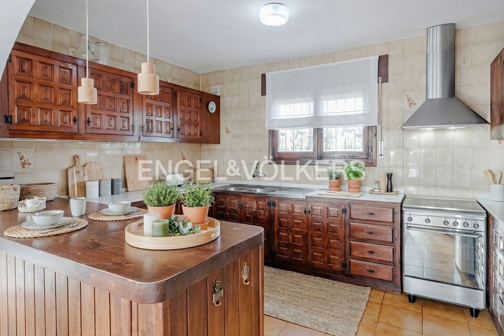 4 bedroom Villa for sale in Calpe / Calp with pool garage - € 690,000 (Ref: 9344031)