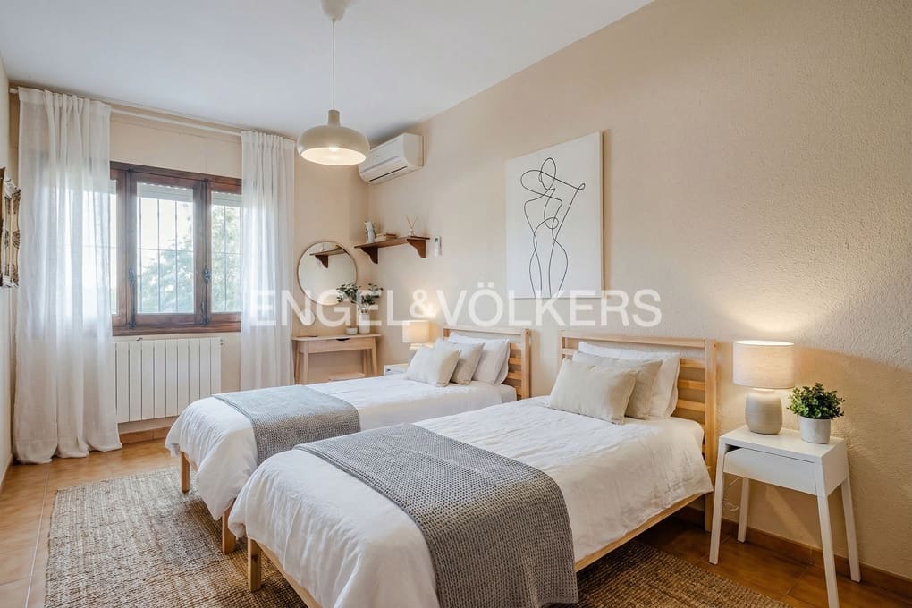 4 bedroom Villa for sale in Calpe / Calp with pool garage - € 690,000 (Ref: 9344031)