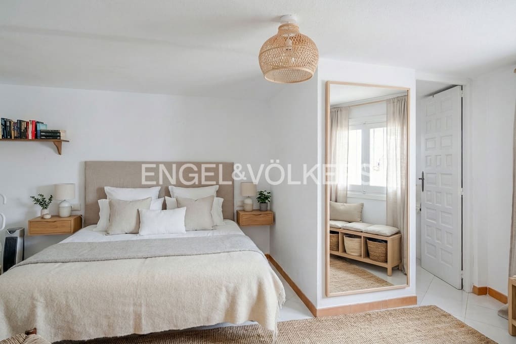 4 bedroom Villa for sale in Calpe / Calp with pool garage - € 690,000 (Ref: 9344031)