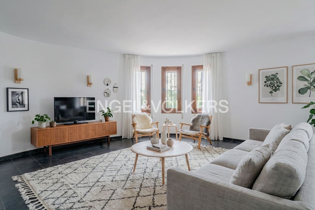 4 bedroom Villa for sale in Calpe / Calp with pool garage - € 690,000 (Ref: 9344031)