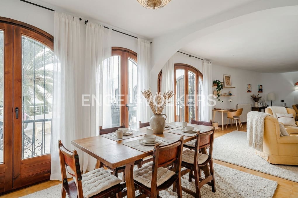 4 bedroom Villa for sale in Calpe / Calp with pool garage - € 690,000 (Ref: 9344031)