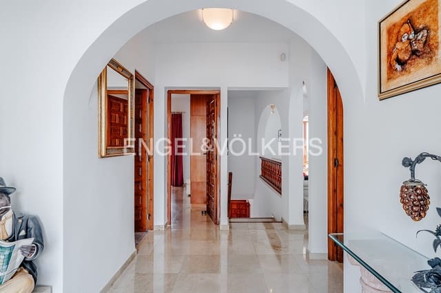 4 Zimmer Villa zu verkaufen in Calpe / Calp mit Pool Garage - 799.000 € (Ref: 9371305)