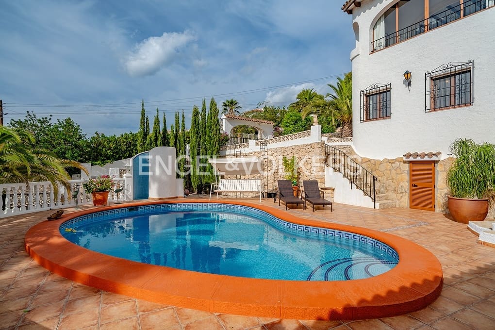 4 Zimmer Villa zu verkaufen in Calpe / Calp mit Pool Garage - 799.000 € (Ref: 9371305)