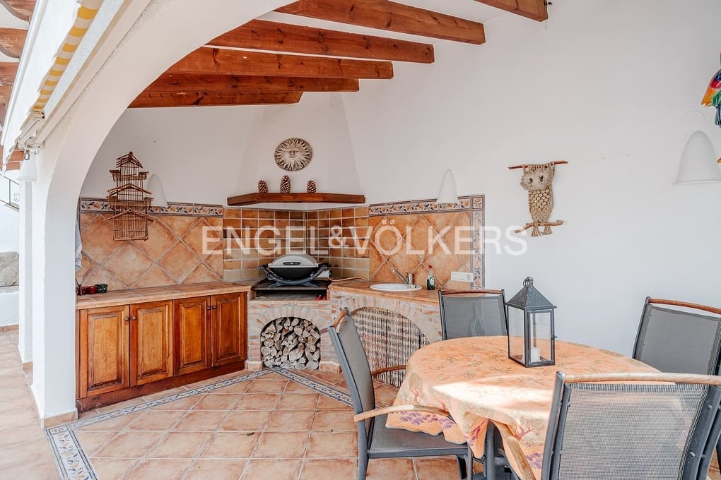 4 Zimmer Villa zu verkaufen in Calpe / Calp mit Pool Garage - 799.000 € (Ref: 9371305)