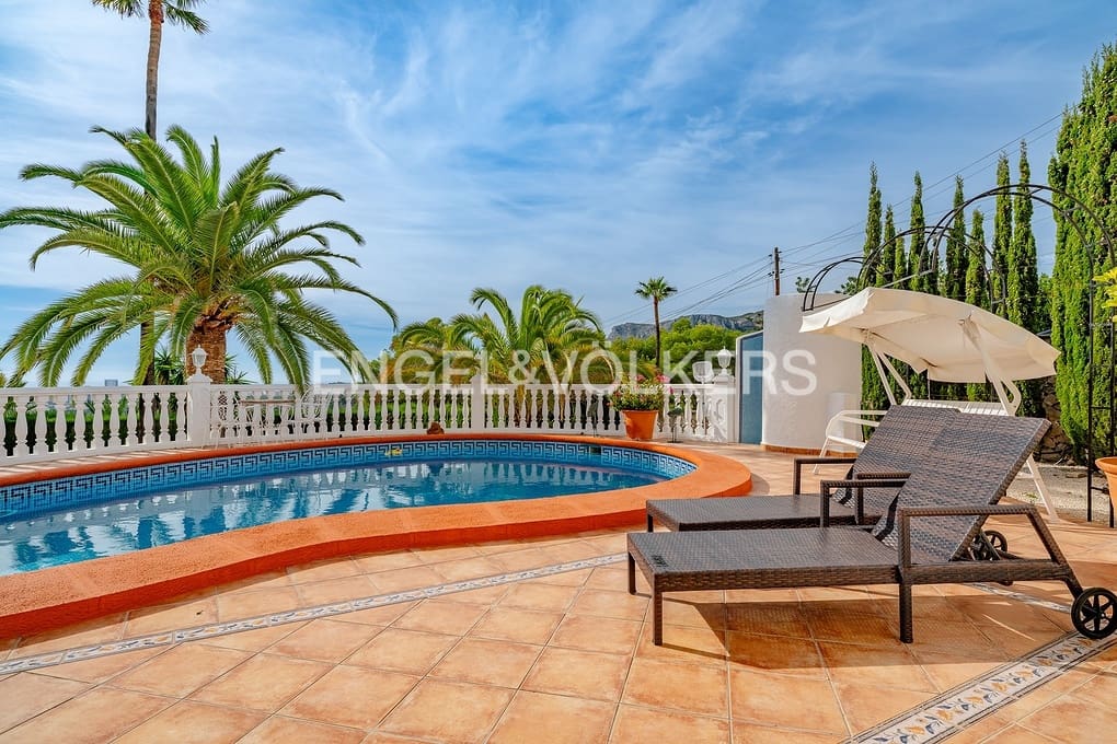 4 Zimmer Villa zu verkaufen in Calpe / Calp mit Pool Garage - 799.000 € (Ref: 9371305)
