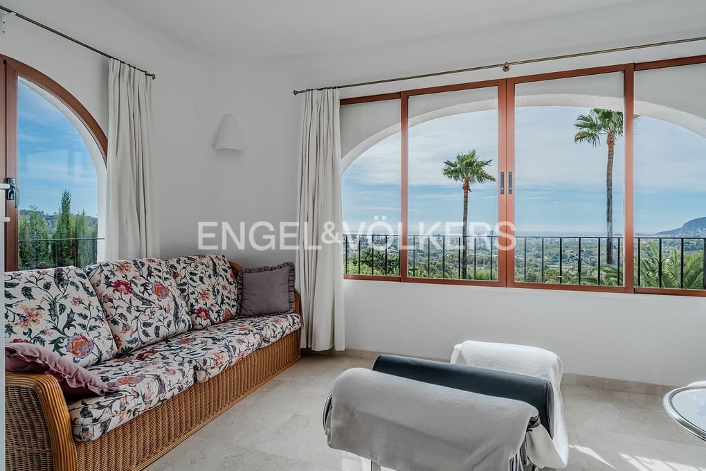 4 Zimmer Villa zu verkaufen in Calpe / Calp mit Pool Garage - 799.000 € (Ref: 9371305)