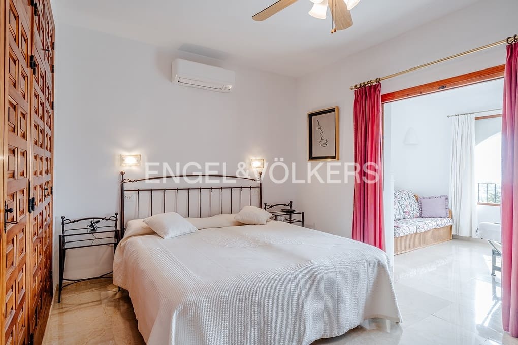 4 Zimmer Villa zu verkaufen in Calpe / Calp mit Pool Garage - 799.000 € (Ref: 9371305)