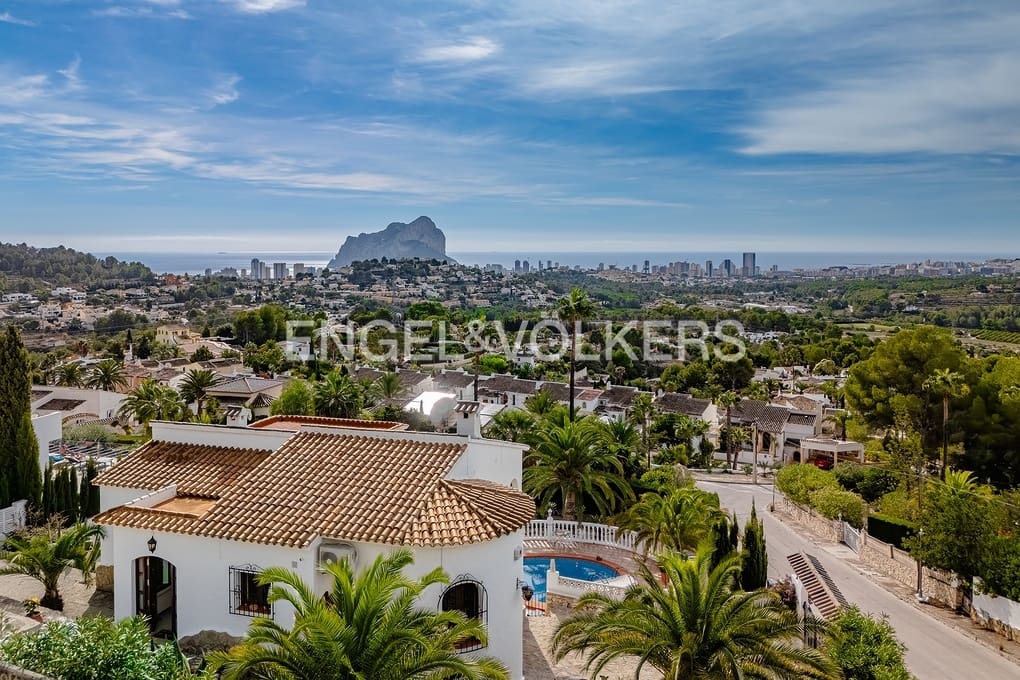 4 Zimmer Villa zu verkaufen in Calpe / Calp mit Pool Garage - 799.000 € (Ref: 9371305)