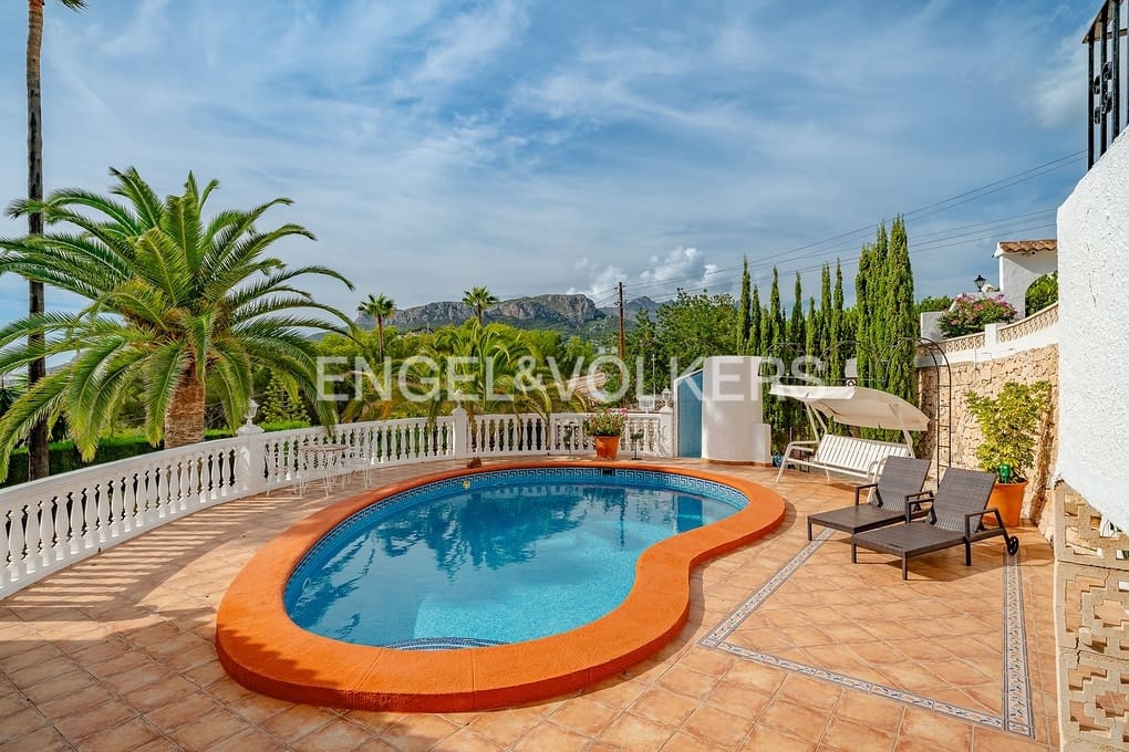 4 Zimmer Villa zu verkaufen in Calpe / Calp mit Pool Garage - 799.000 € (Ref: 9371305)