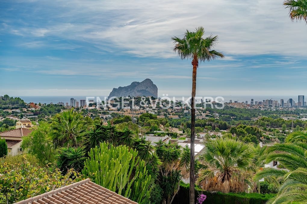4 Zimmer Villa zu verkaufen in Calpe / Calp mit Pool Garage - 799.000 € (Ref: 9371305)