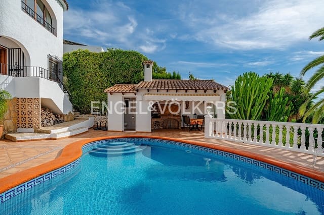 4 Zimmer Villa zu verkaufen in Calpe / Calp mit Pool Garage - 799.000 € (Ref: 9371305)
